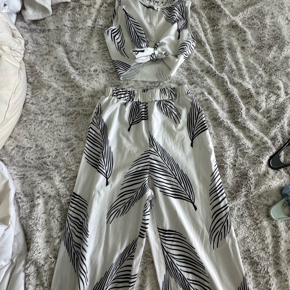SHEIN Black and White Jumpsuit with Palm Print